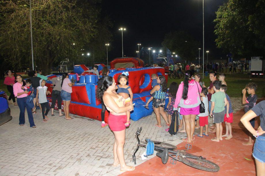 Prefeitura inaugura praça do Nova Americana com muita diversão Prefeitura inaugura praça do Nova Americana com muita diversão