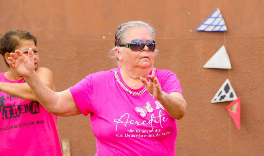 SMS promoveu “Ginástica e-multi Rosa” com idosos em alusão ao mês de prevenção ao câncer de mama SMS promoveu “Ginástica e-multi Rosa” com idosos em alusão ao mês de prevenção ao câncer de mama