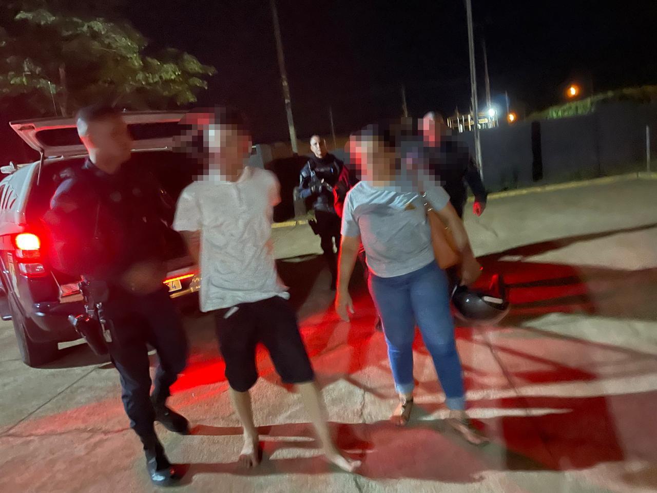 Homem é preso pelo GETAM e Rádio Patrulha após agredir esposa no bairro Paranapungá Homem é preso pelo GETAM e Rádio Patrulha após agredir esposa no bairro Paranapungá