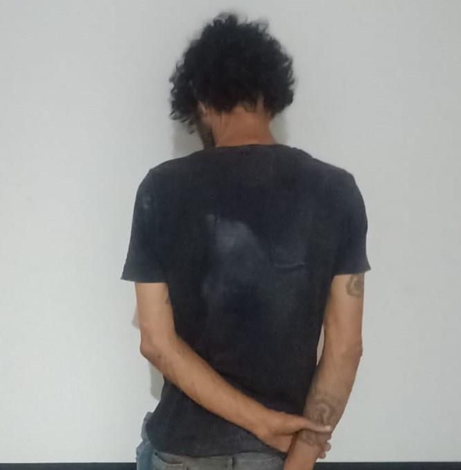 Suspeito é preso em flagrante por furto de fios elétricos em clube no Vila Nova Suspeito é preso em flagrante por furto de fios elétricos em clube no Vila Nova