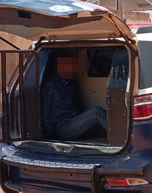 Abordagem de rotina da PM resulta na prisão de mais um homem no bairro Vila Haro Abordagem de rotina da PM resulta na prisão de mais um homem no bairro Vila Haro