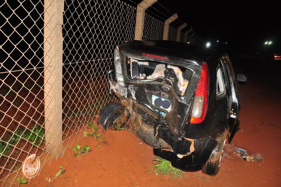 Carros ficaram destruídos em acidente na MS 306 na entrada do Posto Novo MT em Chapadão do Sul