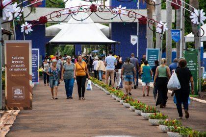 Cerca de 15 mil pessoas visitaram o Cemitério Municipal no Dia de Finados Cerca de 15 mil pessoas visitaram o Cemitério Municipal no Dia de Finados