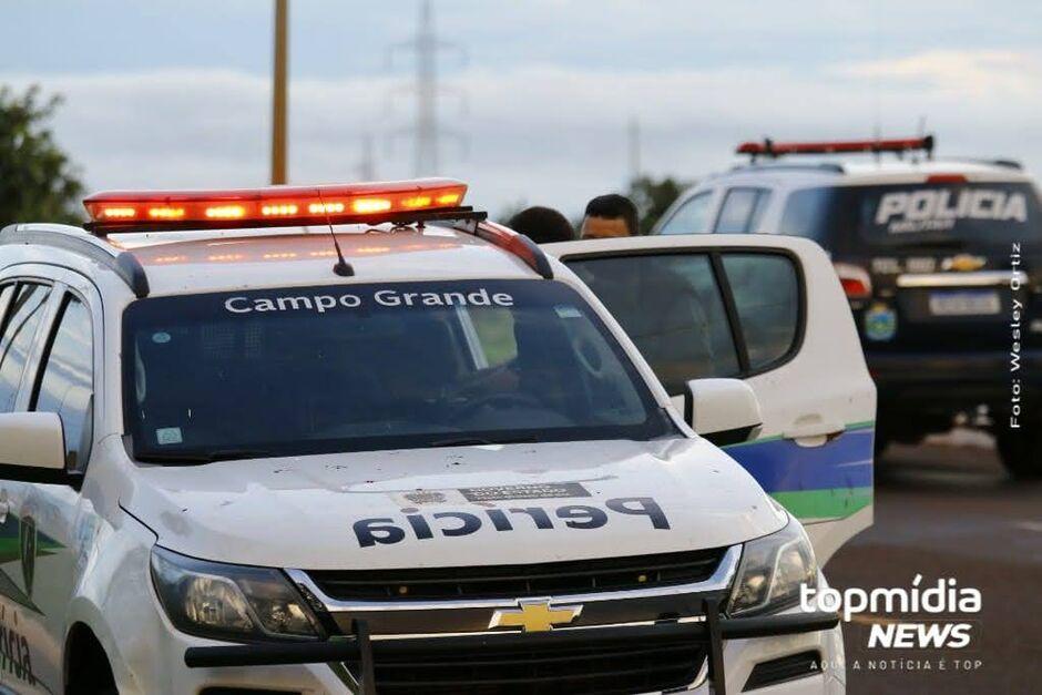 Homem ataca policial feminina com faca e acaba baleado em Campo Grande Homem ataca policial feminina com faca e acaba baleado em Campo Grande