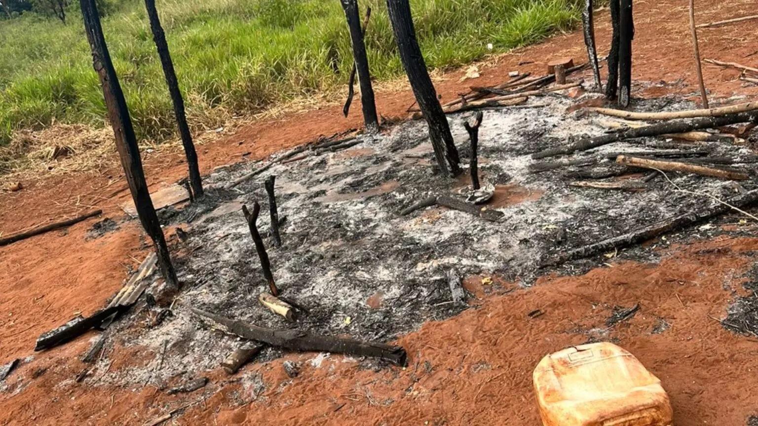 Homem incendeia casa com duas crianças dentro por disputa de terreno em MS: ‘Vou matar vocês’