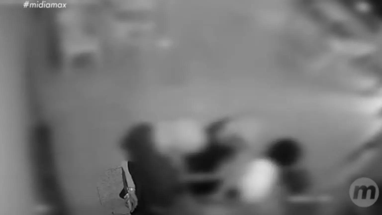Jovem foi surpreendido por facadas nas costas e morreu após briga generalizada em conveniência