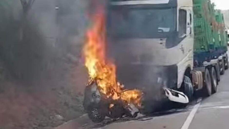 Jovem tenta ultrapassam e morre em batida frontal com carreta na BR-163, em Rio Verde