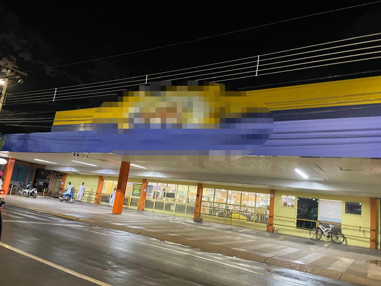 Ladrão folgado: Após praticar furto, ladrão volta a supermercado e exige dinheiro de pessoas que estacionavam seus carros no local 