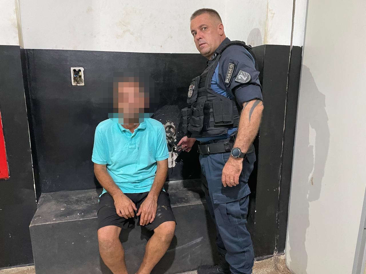 Mesmo com três medidas protetivas, dona de bar discute com esposo e borracheiro acaba preso pela PM