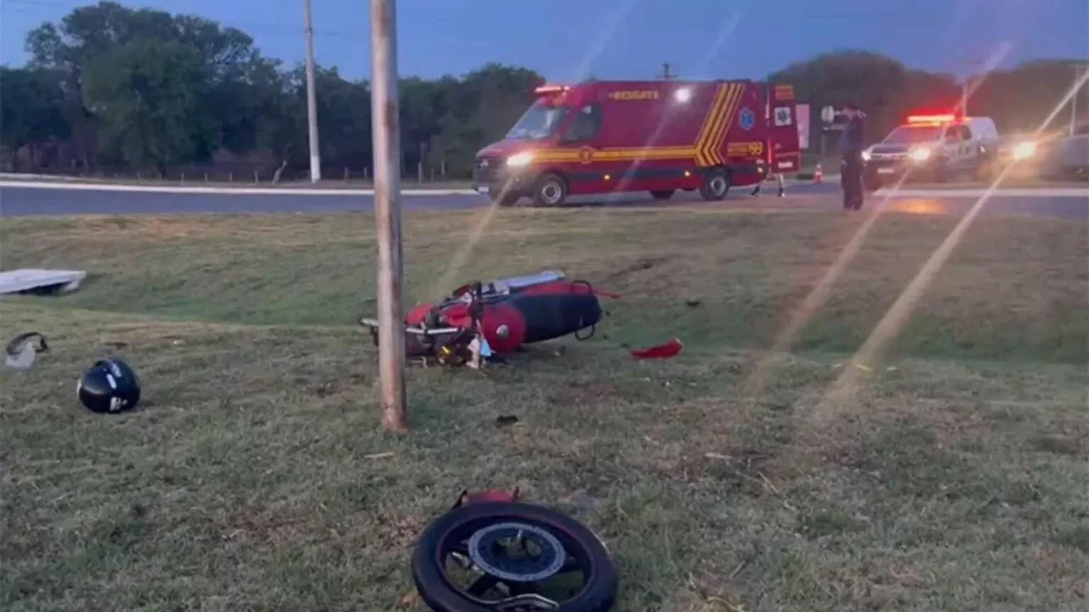 Motociclista morre após bater em meio-fio em Porto Murtinho Motociclista morre após bater em meio-fio em Porto Murtinho