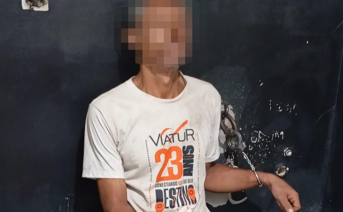 Pedreiro armado com foice faz ameaças contra duas pessoas e acaba preso pela PM em Três Lagoas