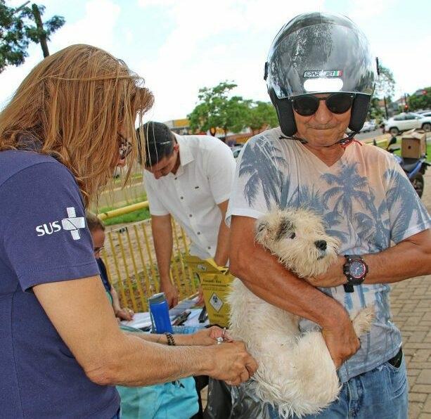 PM e Bombeiros se unem e fazem campanha Natal solidário: Caixa encantada em Três Lagoas PM e Bombeiros se unem e fazem campanha Natal solidário: Caixa encantada em Três Lagoas