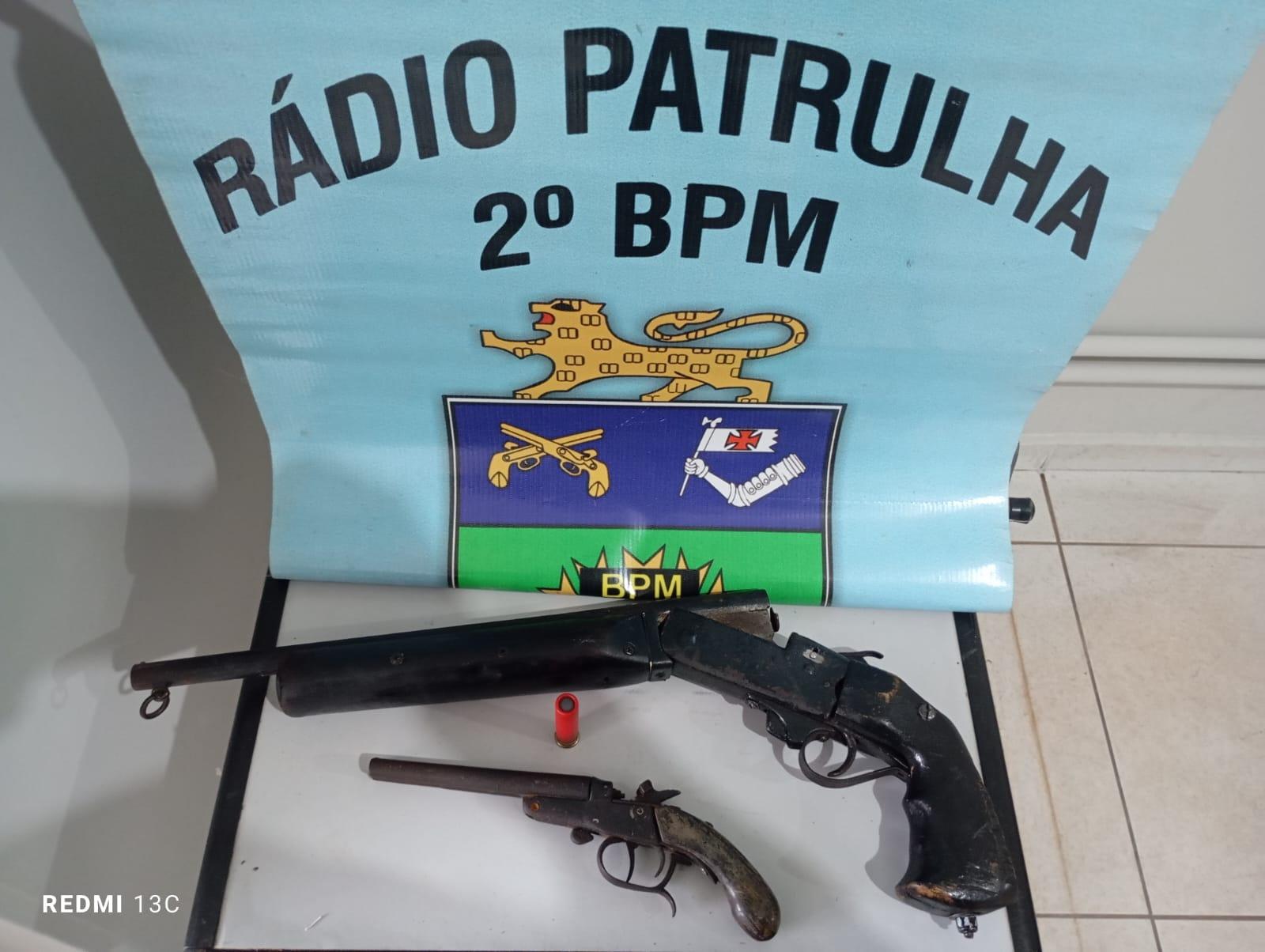 Homem é preso depois de agredir esposa e ser flagrado com armas no Novo Oeste
