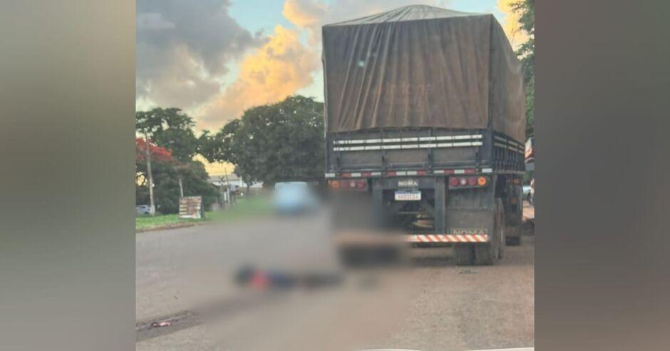 Motociclista morre atropelado por carreta em Campo Grande 