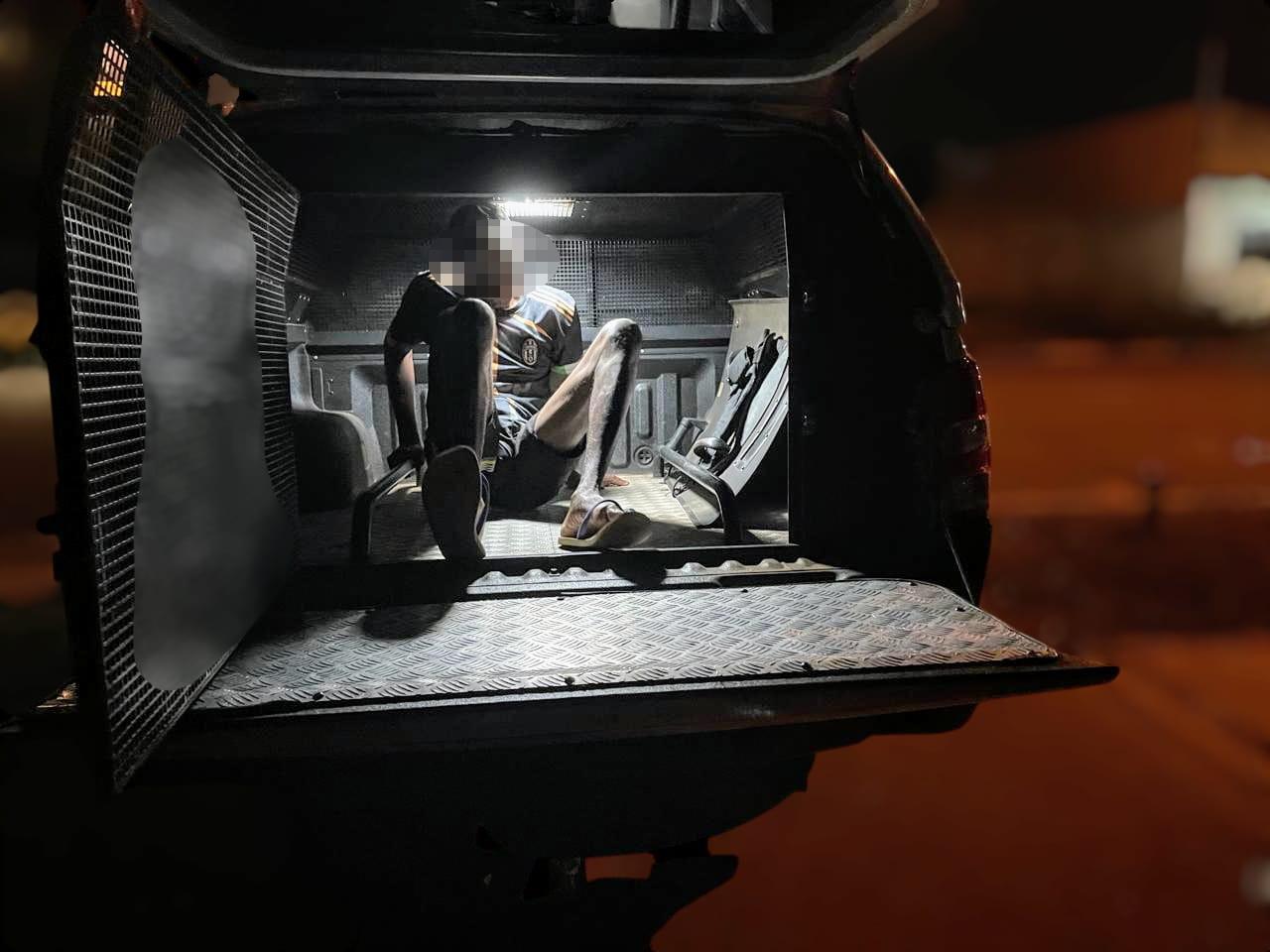 Força Tática socorreu mulher que além de ser agredida, sofreu um corte profundo no punho; agressor foi preso