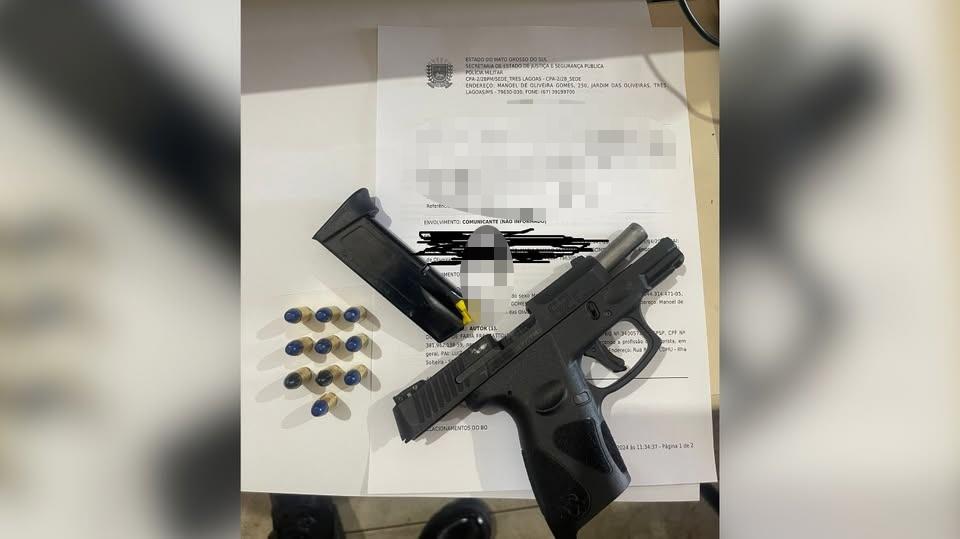 Homem é preso por Porte Ilegal de Arma de Fogo Enquanto Estava Acompanhado de Criança de 6 Anos em Três Lagoas Homem é preso por Porte Ilegal de Arma de Fogo Enquanto Estava Acompanhado de Criança de 6 Anos em Três Lagoas