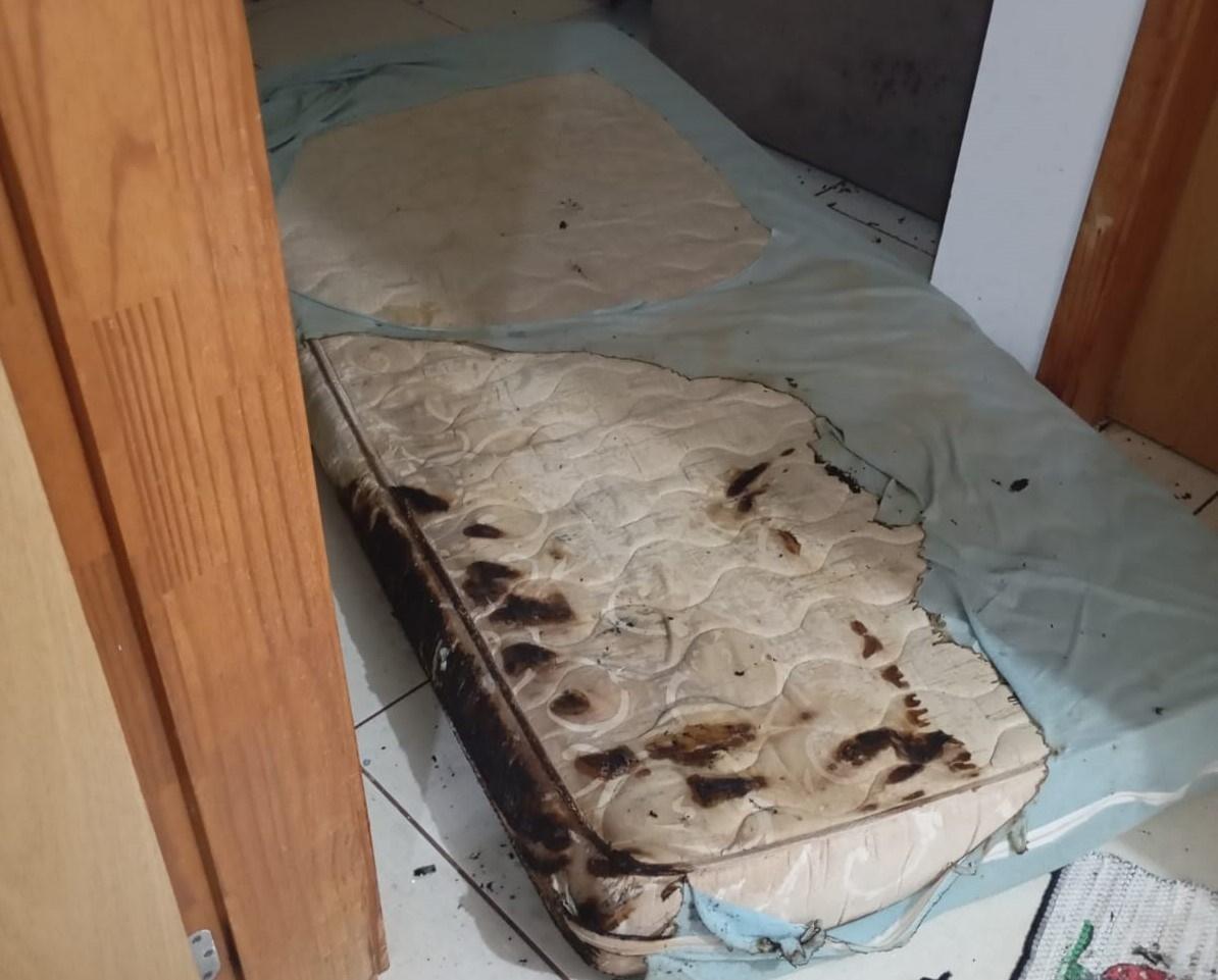 Ação rápida da PM apaga incêndio e evita que chamas se alastrasse para outros apartamentos em prédio residencial em Três Lagoas 