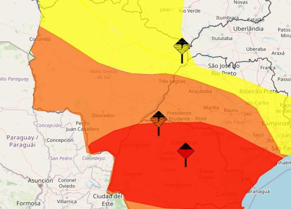 Chuva deve permanecer até quarta-feira, com alerta de perigo emitido pelo Inmet