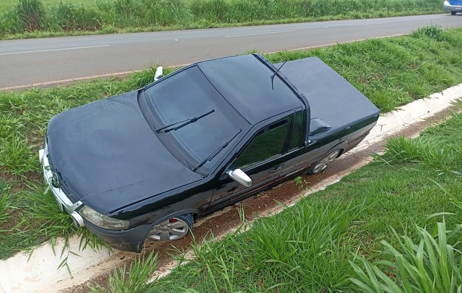 Criminosos arrombam funilaria, furtam Saveiro e se envolvem em acidente no município de Batayporã
