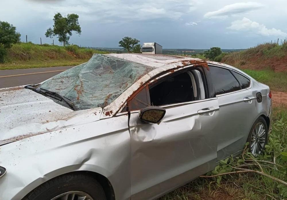 Delegado da Polícia Federal capota veículo na MS-040 próximo a Santa Rita do Pardo