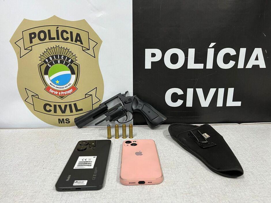 Dupla é presa com revólver e piloto de avião confessa esquema de negociação de armas em MS Dupla é presa com revólver e piloto de avião confessa esquema de negociação de armas em MS