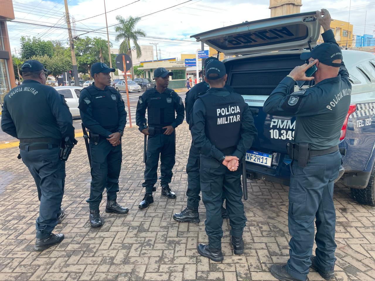 Homem Aterroriza Mulheres em Lojas do Centro e Quebra Estabelecimento em Três Lagoas Homem Aterroriza Mulheres em Lojas do Centro e Quebra Estabelecimento em Três Lagoas