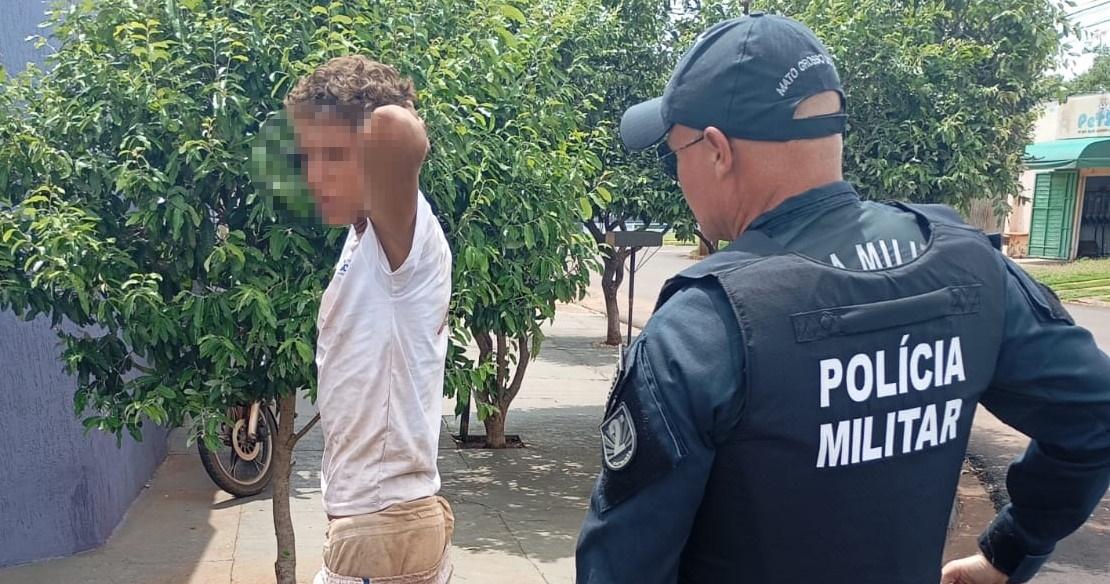 Homem com arma de brinquedo faz ameaças contra moradores no Set Sul e acaba preso pela equipe do sargento J. Corrêa Homem com arma de brinquedo faz ameaças contra moradores no Set Sul e acaba preso pela equipe do sargento J. Corrêa
