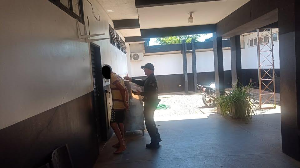 Homem Espanca Mulher em Três Lagoas e ainda chama testemunha de "Macaca Preta"; ele foi Preso em Flagrante Homem Espanca Mulher em Três Lagoas e ainda chama testemunha de
