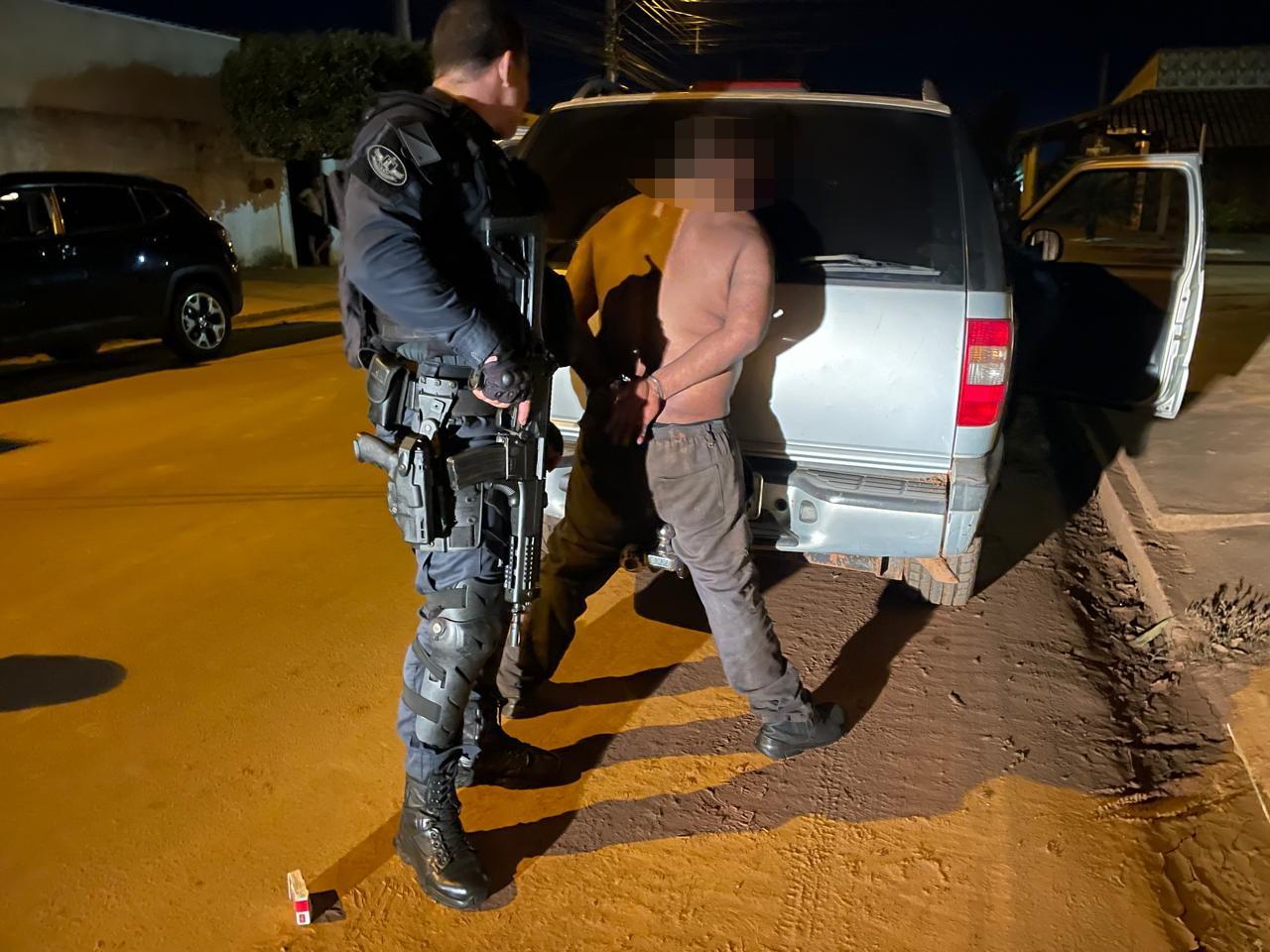 Homem foi detido em Três Lagoas após confusão com vizinhos e supostos disparos de arma de fogo