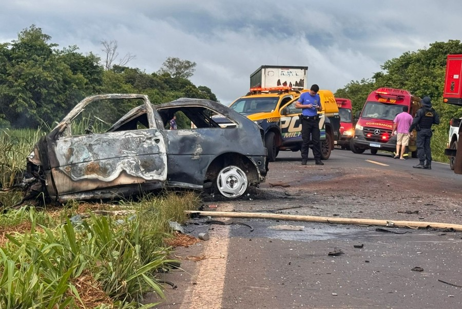 Motorista bate em carreta e morre carbonizado em grave acidente na MS-273