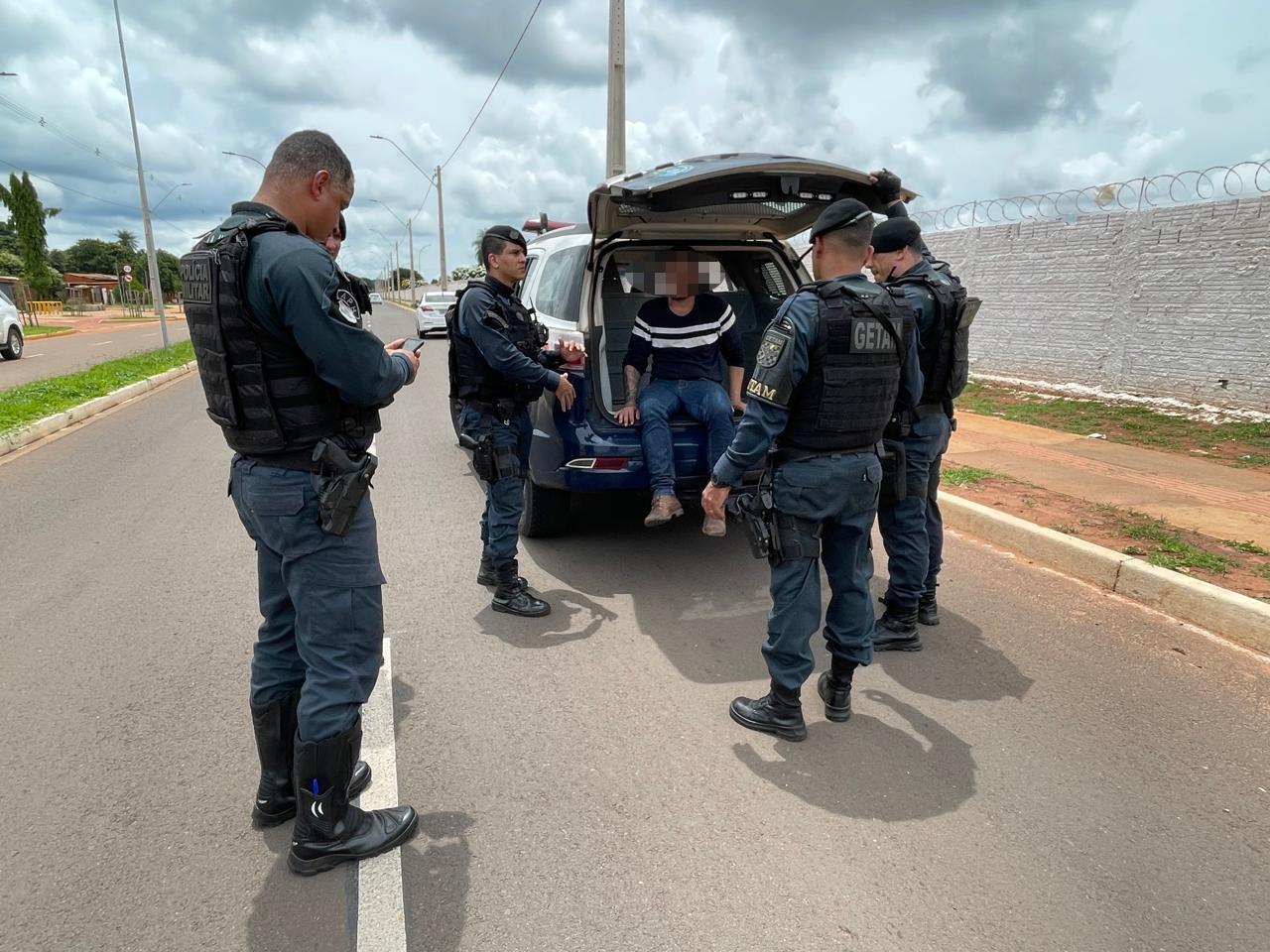 Motorista Desgovernado Causa Acidente no Bairro Maristela e Derruba Poste: Ninguém se Feriu, mas Ele Foi Detido Motorista Desgovernado Causa Acidente no Bairro Maristela e Derruba Poste: Ninguém se Feriu, mas Ele Foi Detido