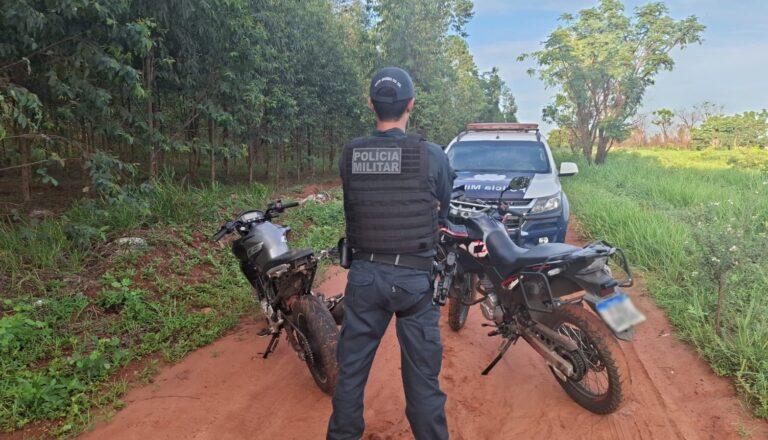 Motos furtadas escondidas em matagal são recuperadas após denúncias em Três Lagoas