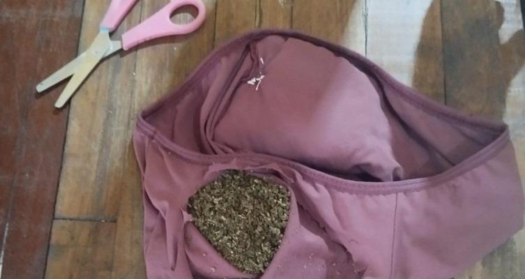 Mulher é presa tentando entrar com maconha na calcinha em presídio em Corumbá Mulher é presa tentando entrar com maconha na calcinha em presídio em Corumbá