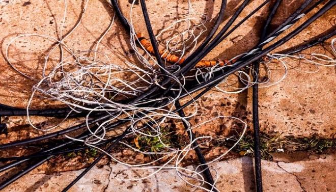 Queima de fios acaba com homem agredido por vizinho em Água Clara