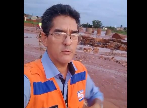 Após forte chuva, obra em galeria abre cratera no Jd. Violetas e via é interditada pela Defesa Civil 