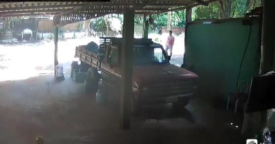 Furto em fazenda no “Alto Sucuriú” é registrado em Três Lagoas; imagens das câmeras foram entregues à polícia Furto em fazenda no “Alto Sucuriú” é registrado em Três Lagoas; imagens das câmeras foram entregues à polícia