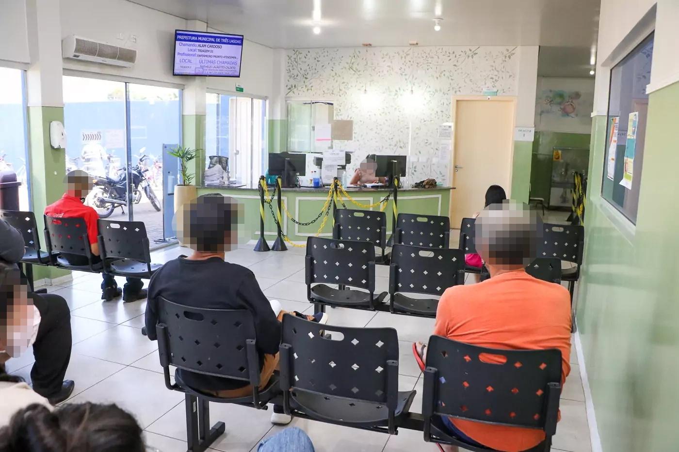 "Confusão na UPA de Três Lagoas: Homem Alterado é Retirado pela PM"