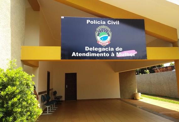 Homem cria perfil falso no WhatsApp para espionar ex e a agride durante gravidez em Três Lagoas Homem cria perfil falso no WhatsApp para espionar ex e a agride durante gravidez em Três Lagoas
