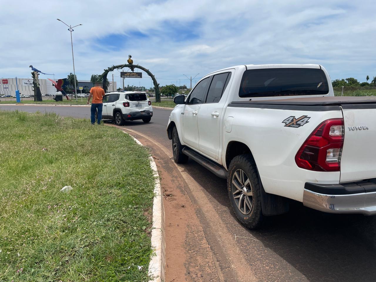 Acidente entre Jeep e Hilux em Três Lagoas reforça alerta sobre regras de Trânsito em Rotatórias
