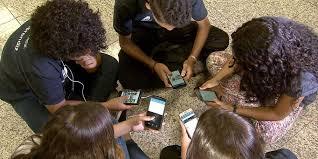 Desafio de implementação da nova lei que restringe o uso de celulares nas escolas Desafio de implementação da nova lei que restringe o uso de celulares nas escolas
