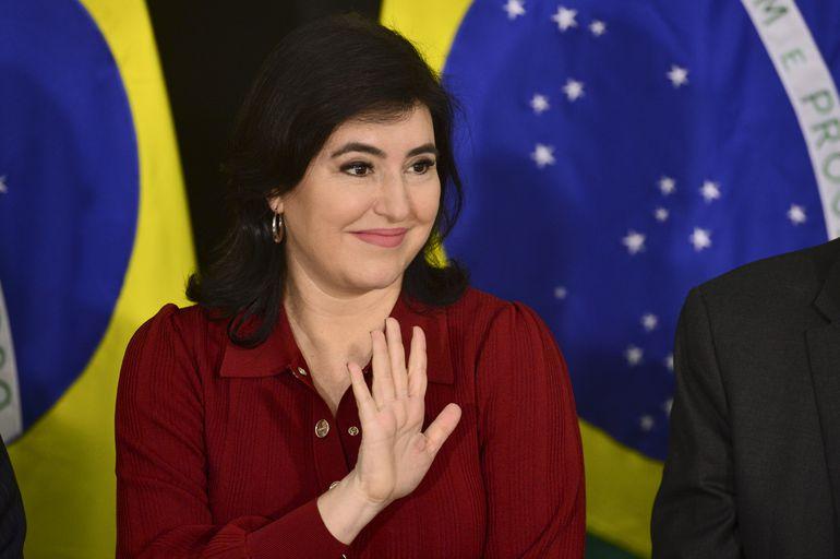 Eleitores Expressam Insatisfação com Apoio de Simone Tebet a Lula e Riedel Eleitores Expressam Insatisfação com Apoio de Simone Tebet a Lula e Riedel