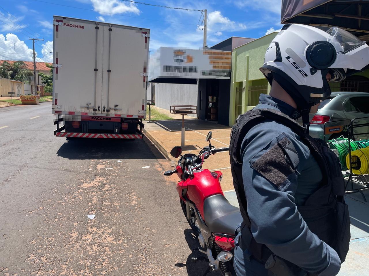 Mesmo com semáforo, colisão deixa irmãs feridas no Santos Dumont 2