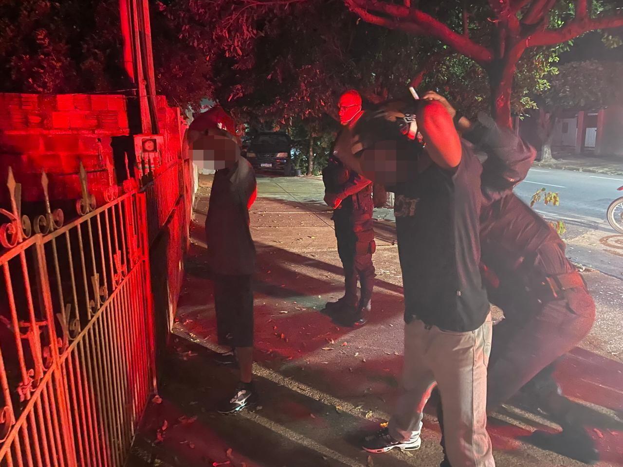 Motociclista foge próximo à Rádio Caçula e é preso após perseguição no bairro Interlagos