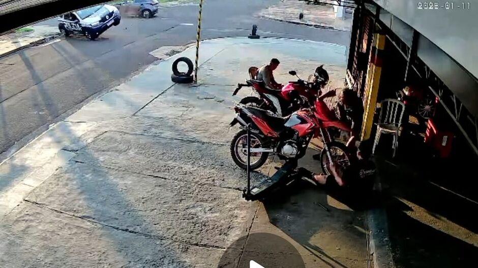 Motorista em Alta Velocidade Atinge Viatura da PM em Campo Grande
