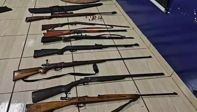 PM apreende arsenal após encontrar mulher vítima de espancamento em MS