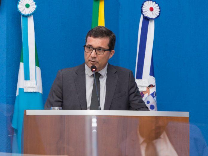 Prefeito Cassiano Maia decreta exoneração coletiva de servidores comissionados