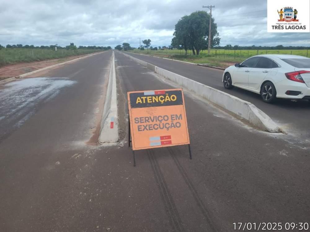 Prefeitura alerta: remoção de sinalização em obra da Avenida do Balneário coloca segurança em risco