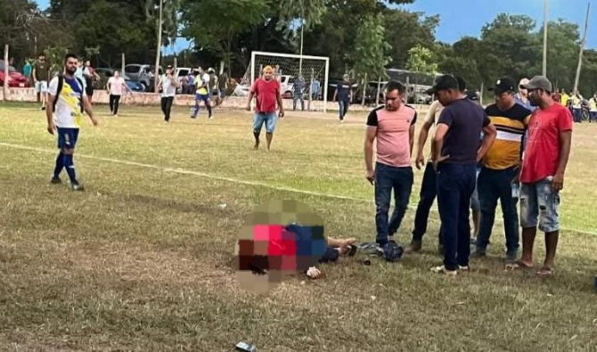 Três morrem e dois ficam feridos em tiroteio durante partida de futebol na fronteira Três morrem e dois ficam feridos em tiroteio durante partida de futebol na fronteira