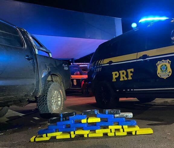 Motorista de Hilux que trazia drogas para Três Lagoas é flagrado com 28 Kg de cocaína Motorista de Hilux que trazia drogas para Três Lagoas é flagrado com 28 Kg de cocaína