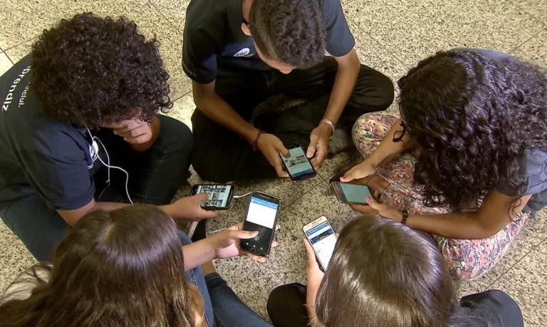 Ano letivo começa sem celulares: entenda a nova legislação Ano letivo começa sem celulares: entenda a nova legislação